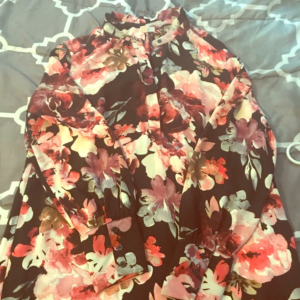 A flower print can go with anything 🌹🌺🌺🌸